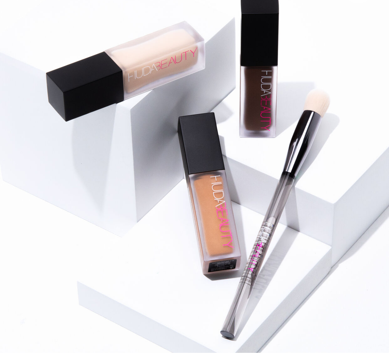 Huda Beauty-Conceal & Blend Complexion Brush