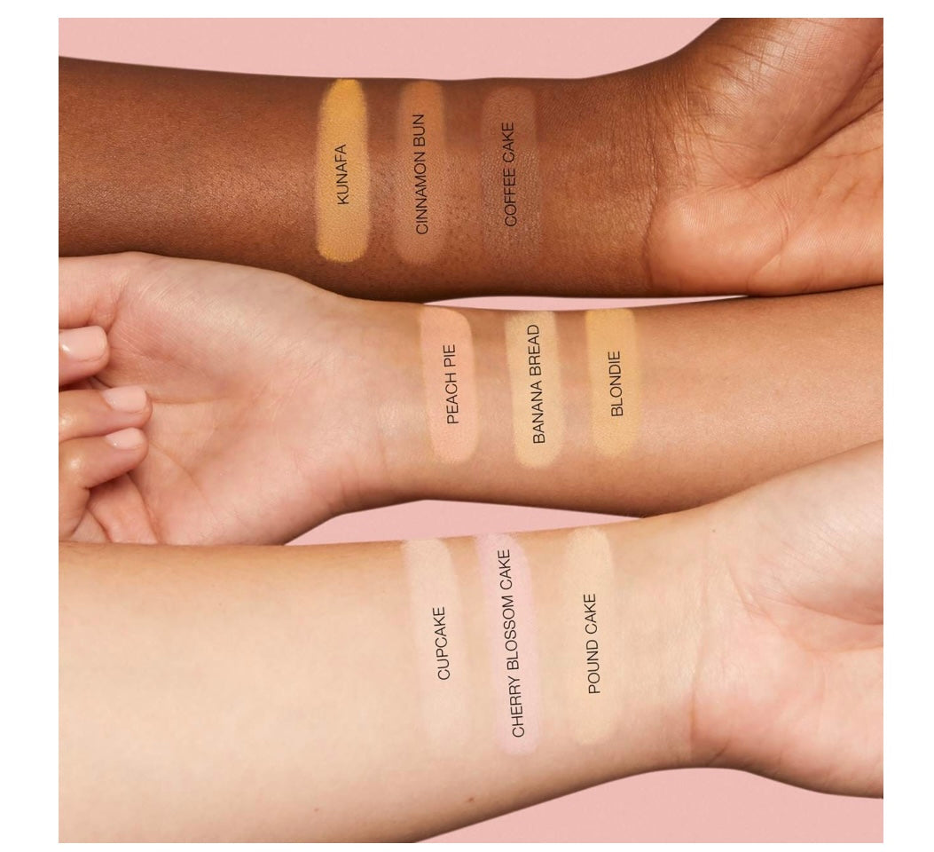 Huda Beauty- Easy Bake Brightening and Setting Powder