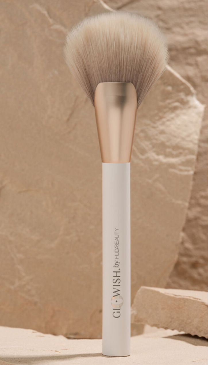 Huda Beauty-GloWish Airbrush Finish Skin Tint Brush