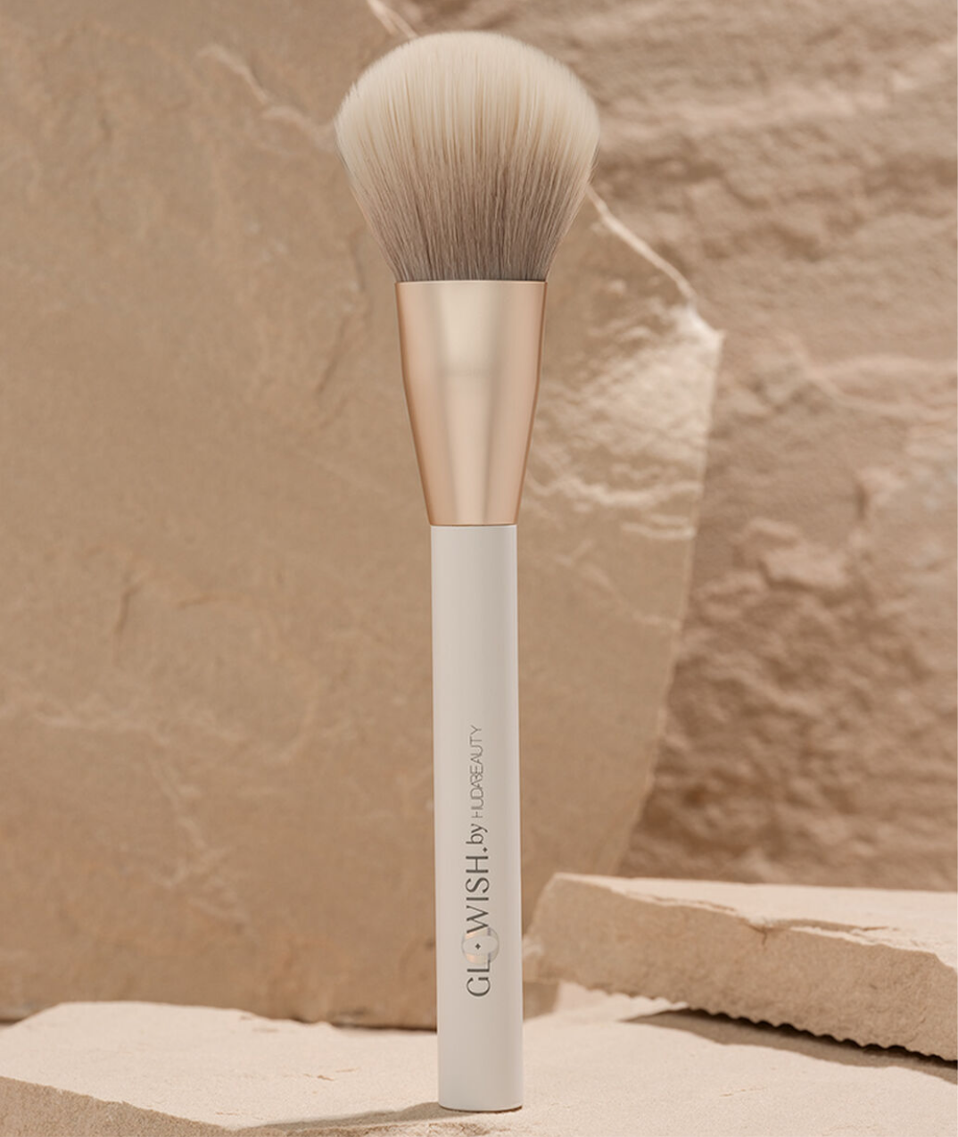 Huda Beauty- GloWish All Over Face Powder Brush