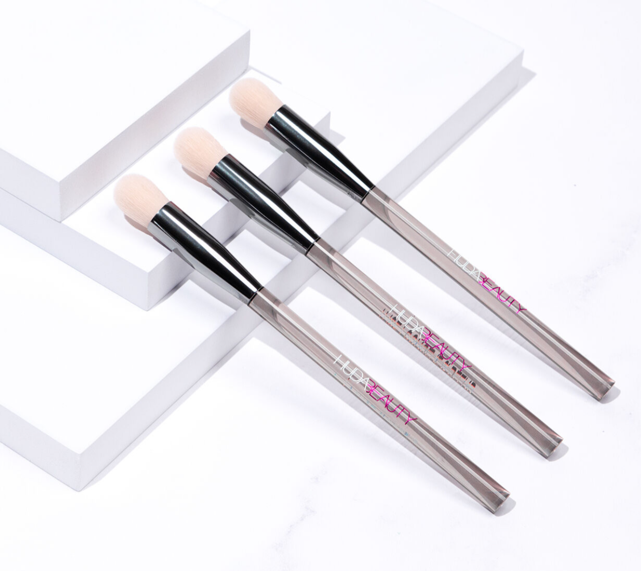 Huda Beauty-Conceal & Blend Complexion Brush