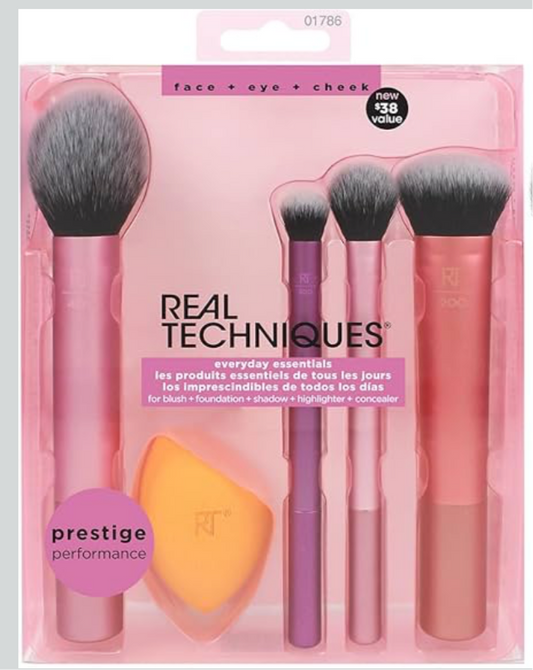 Real Techniques- Everyday Essentials Makeup Brush &
Sponge Set