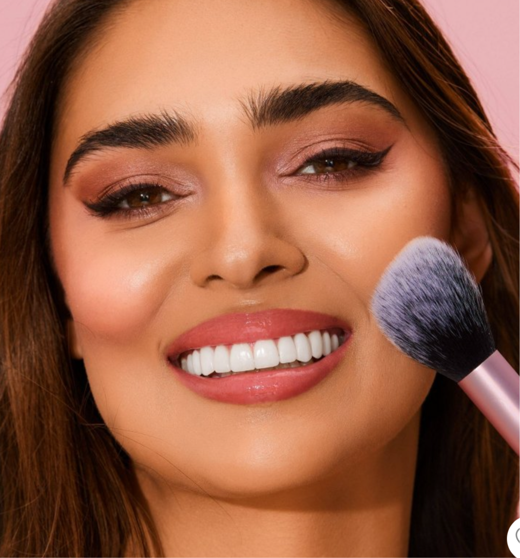Real Techniques-Ultra Plush Blush
Makeup Brush