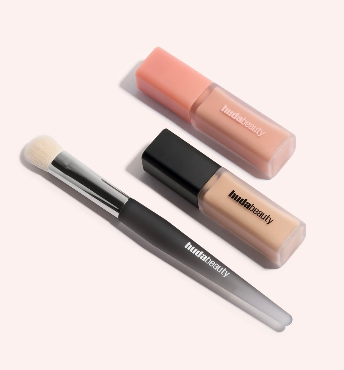 Huda Beauty- Under Eye Buff Brush