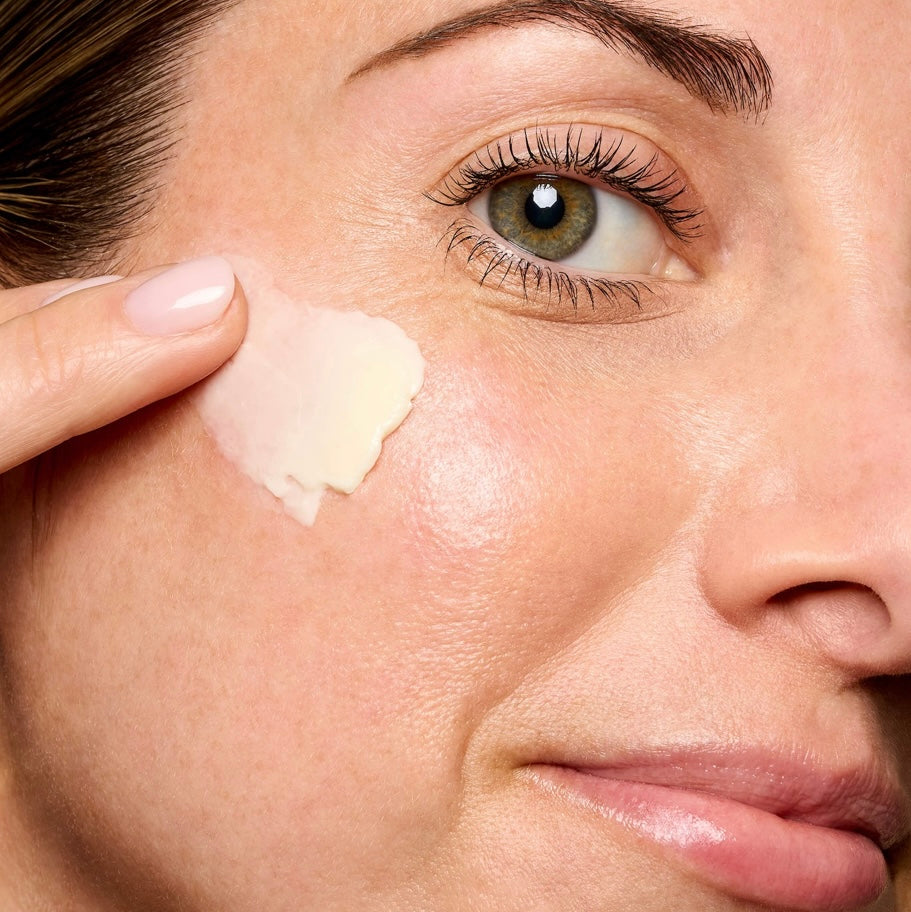 Bobbi Brown- Vitamin Enriched Face Base Moisturizer + Primer with Vitamin C + Hyaluronic Acid