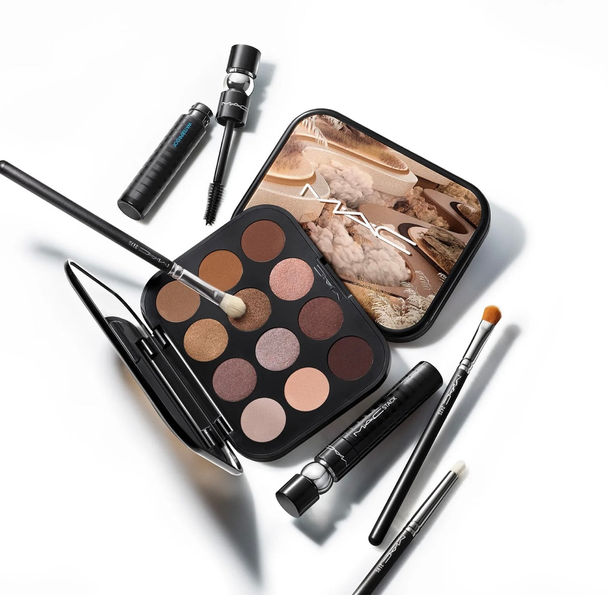 MAC- Connect In Colour Eye Shadow Palette