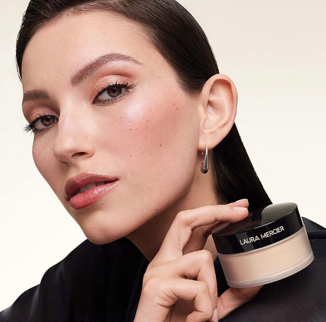 Laura Mercier- Ultra Blur Translucent Loose Setting Powder & Velour Puff Set