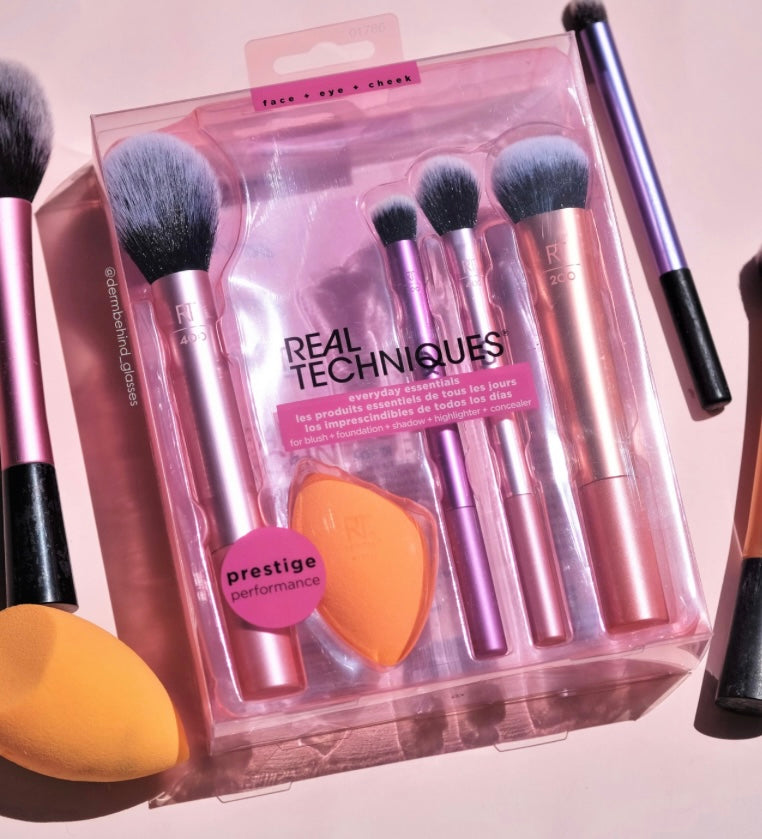 Real Techniques- Everyday Essentials Makeup Brush & Sponge Set